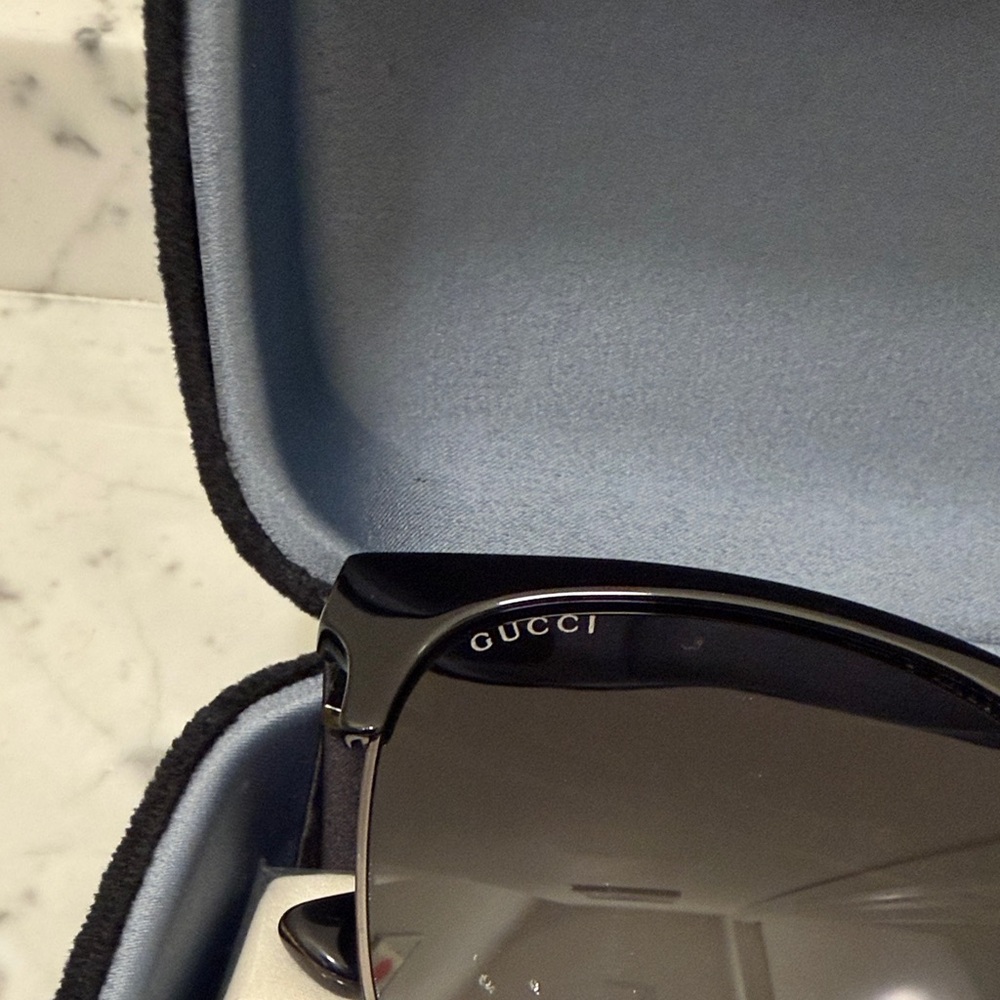 Gucci Black Sunglasses with Velvet Case GG0382S - Picture 4 of 6